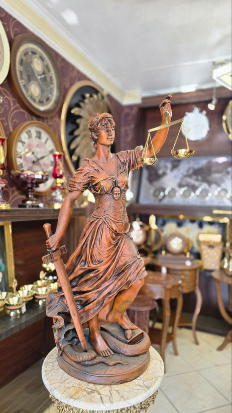 مجسمه فرشته عدالت 1 متری رنگ قهوه ای